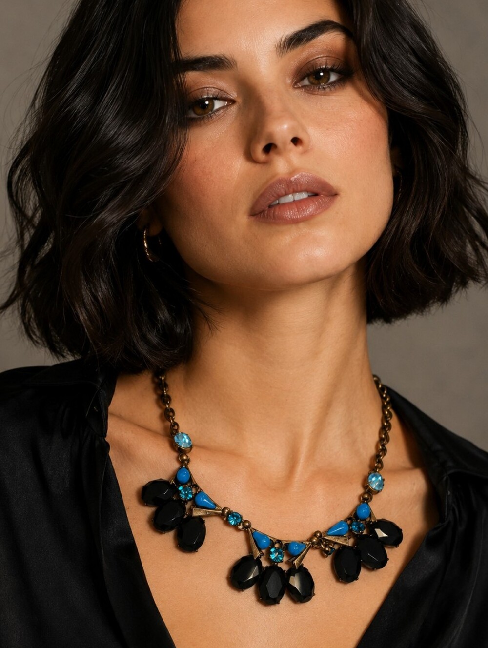 OLIVIA WELLES EMMA CLUSTER BIB STATEMENT NECKLACE NWT